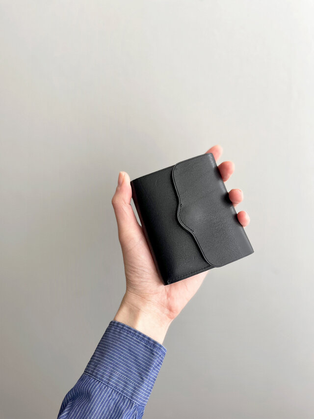 3年後、5年後、このお財布はどんな表情で私の日々を支えてくれているのだろう?
そんな想像さえ、この革を育てる楽しみのひとつとなりました。