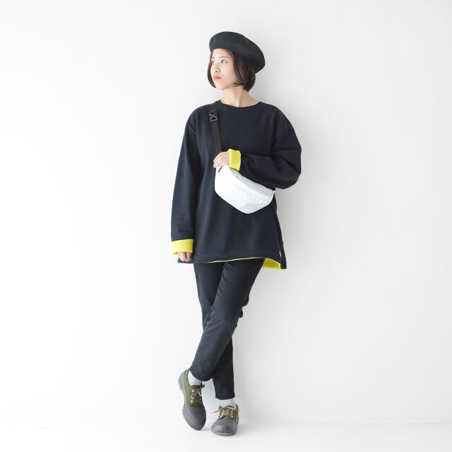 モデル:157cm / 47kg
color : olive / size : 24.0cm