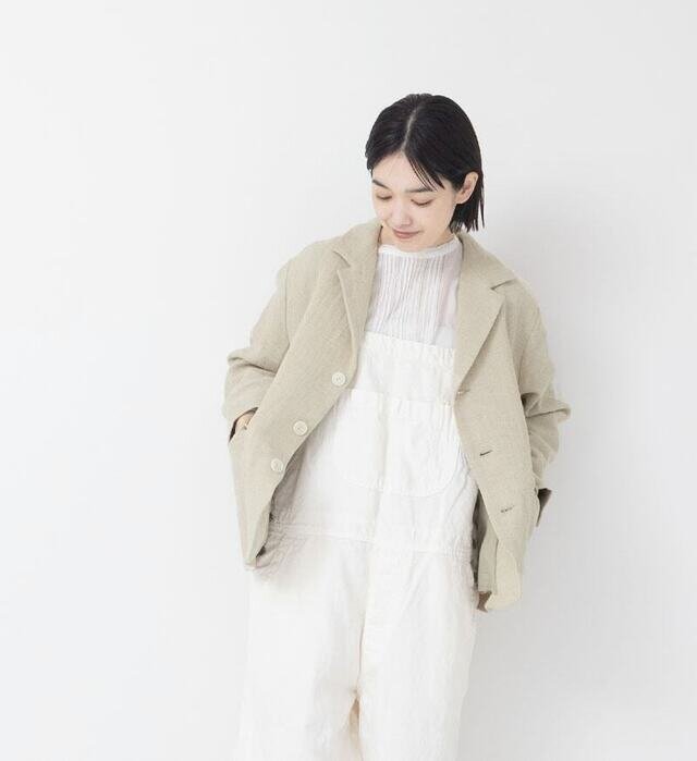 col:KINARI , model : 162cm
