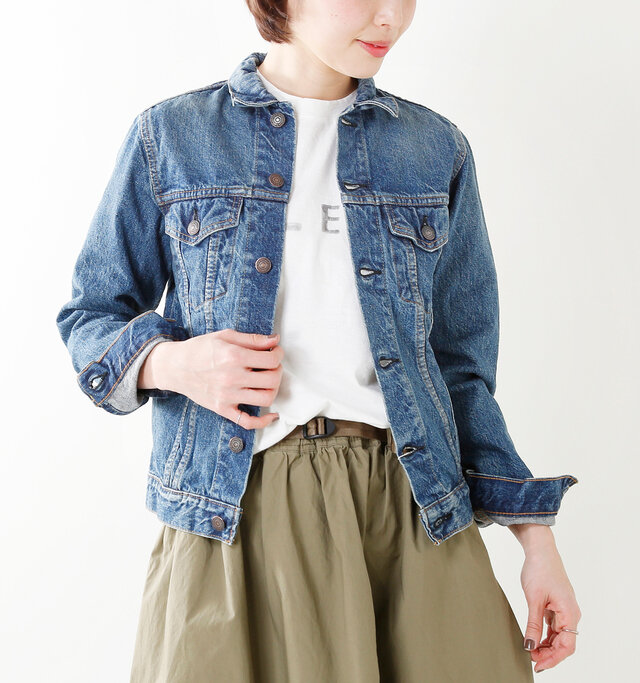 主役級のアイテムなので、シンプルにTシャツを合わせたくなりますね。