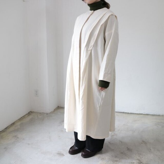 前ボタンを留めるとお出かけワンピとしてもお使い頂けるマルチなコートです。<br />
前ボタンを留めるとお出かけワンピとしてもお使い頂けるマルチなコートです。