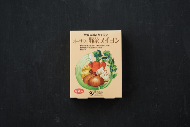 砂糖・動物性原料・添加物不使用。生姜と香辛料がほどよくきいた奥深い味わい。中華スープ、野菜炒め、チャーハンなどさまざまな中華料理に。1包で2~3人分です。