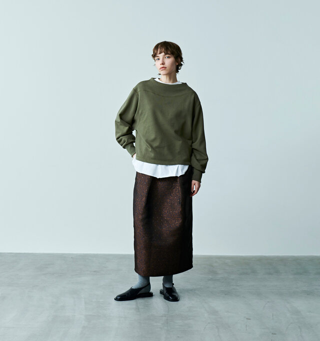 model 173cm
color : khaki / size : 1(F)