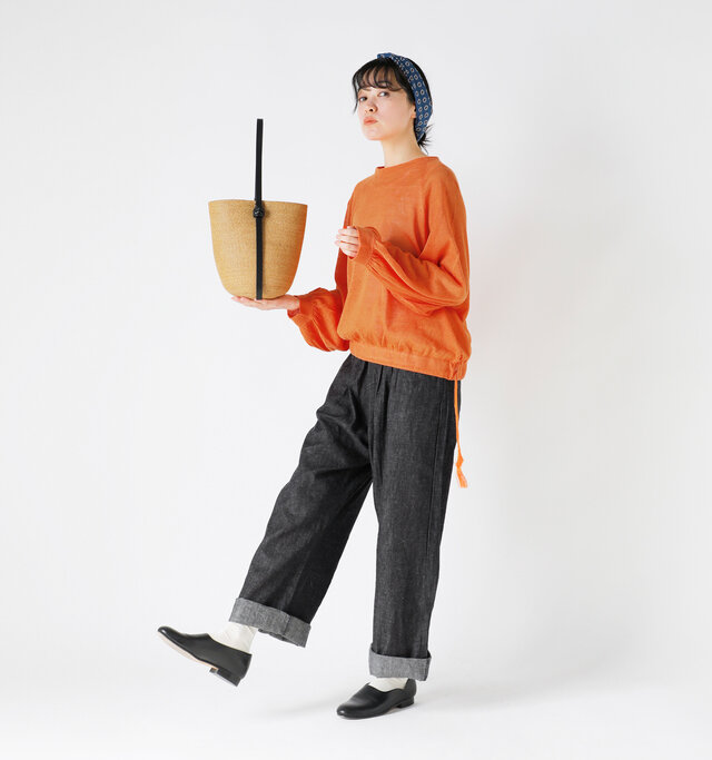 model saku：163cm / 43kg 
color : orange / size : F