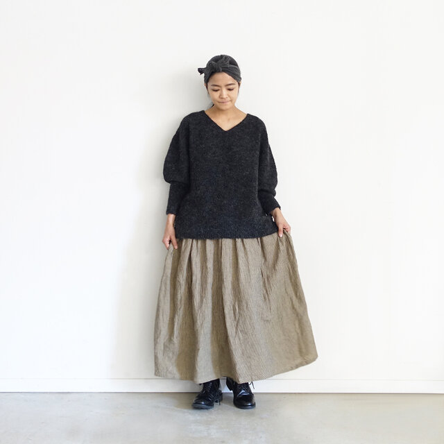 Model 158cm、Beige × Charcoal 着用