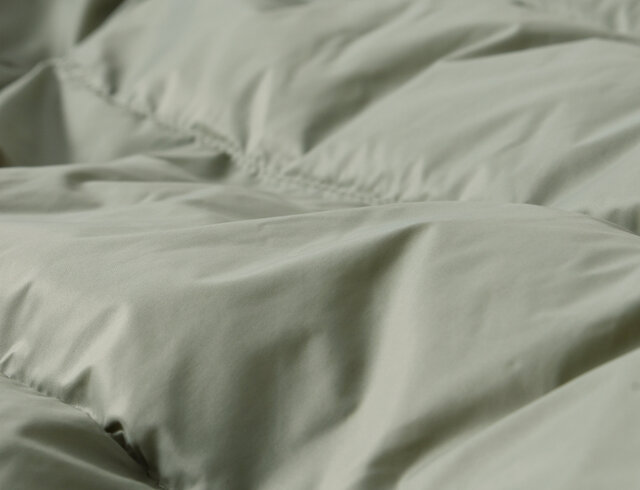 裏地:ナイロン : 100%