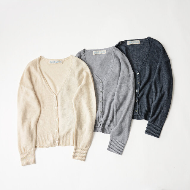 カラーは「ivory(アイボリー)」「navy(ネイビー)」「light grey(ライトグレー)」の3色をご用意しています。