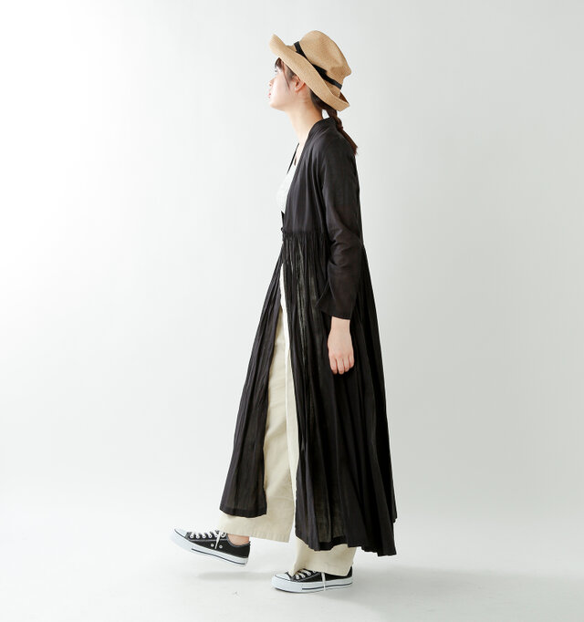 model kanae:167cm / 48kg
color : mix brown×black / size : one
くたっとした柔らかな質感が魅力的。木材パルプを原料としたブレーとハットは、とても軽い被り心地です。