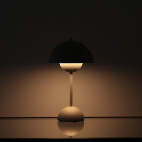 &tradition ｜FLOWERPOT POTABLE TABLE LAMP VP9  [ 照明・ライト・ランプ ]