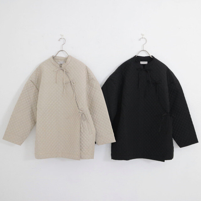 アイボリー、ブラックの2色展開です。