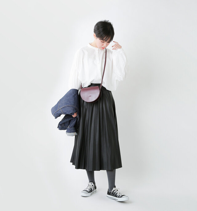 model saku:163cm / 43kg
color : off white / size : F