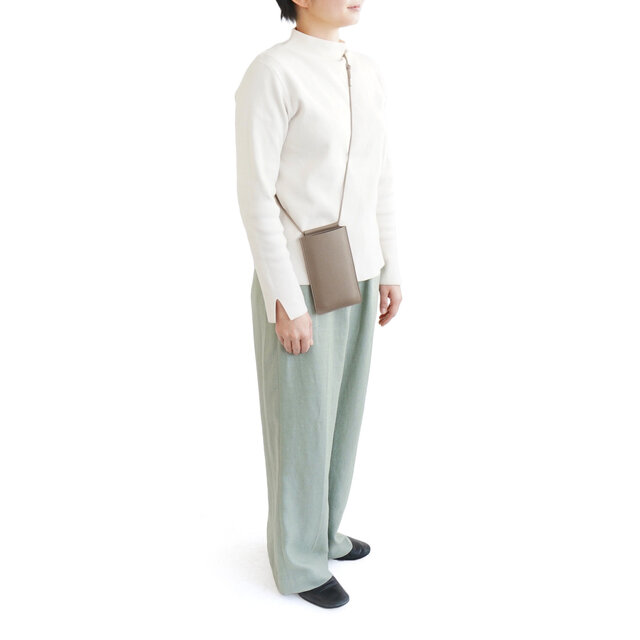 カラー:TAUPE