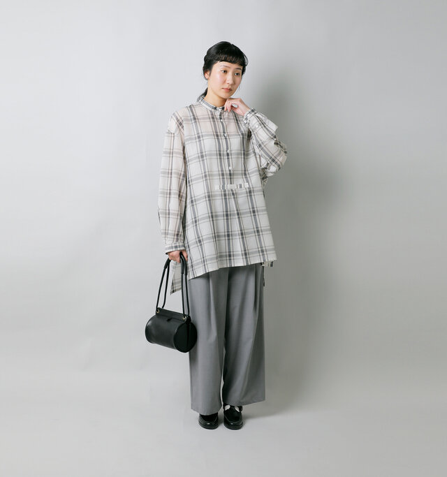 model mayuko:168㎝ / 55kg
color : beige × gray / size : 0