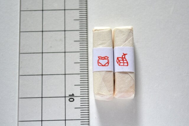 ■「風呂敷包み」印面:7.5mm角 ■「小包」印面:7.5mm角 ※長さはすべて30mm