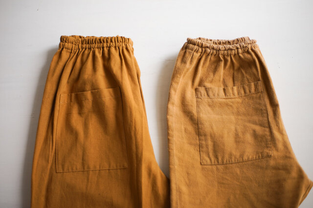 左:新品 右:着用3年経過。
ジーンズみたいな育ち方。どんどん自分らしく変化していく「もんぺ」。
