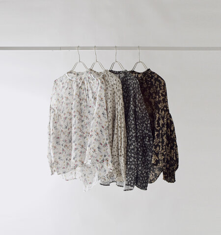 PARIS DE AOUNE|フラワープリント バンドカラー シャーリング ブラウス pa260bl029