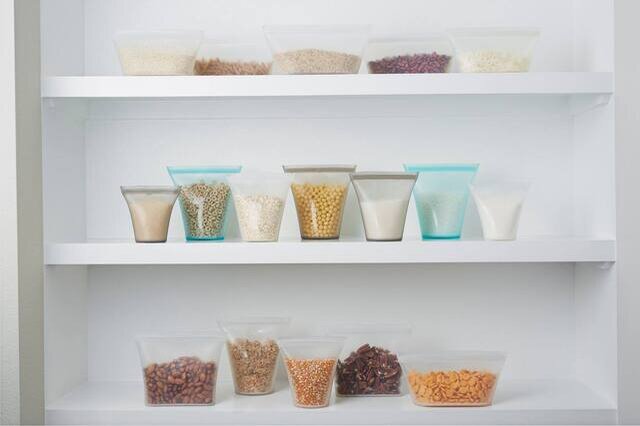 使い捨てのプラスチックバックをいくつも使用する代わりに1個のZipTopに替えませんか?