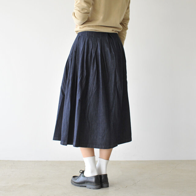バックシルエットも、程よくゆったり。気になる部分も上手にカバーしてくれるから、自然と出番も多くなりそうですね。