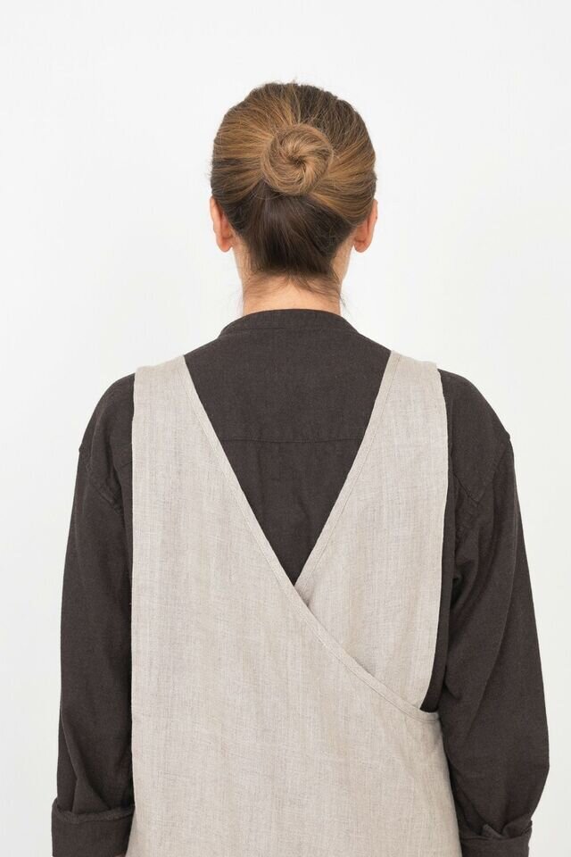 クロスバックになっているので、首や肩に負担がかかりません。
肩こりを気にされる方にも重宝して頂けます。