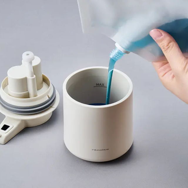 ボトルの口径が広いから、ソープの詰め替えが簡単です。容量はたっぷり250ml入ります。
