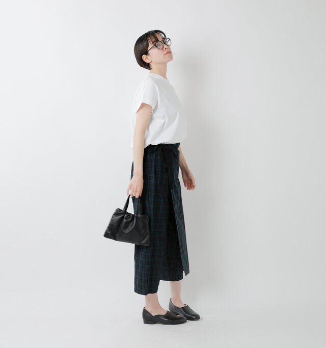 model saku：163cm / 43kg 
color : black black × clear / size : one