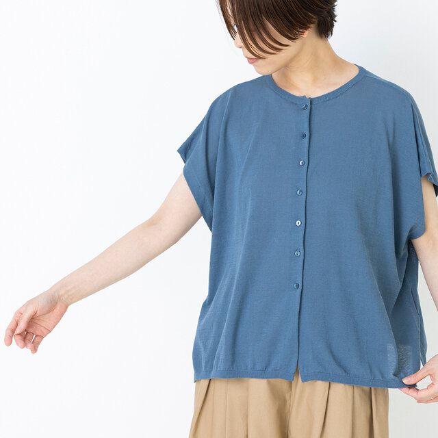 着用カラー:ブルー