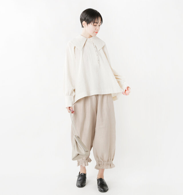model saku:163cm / 43kg
color : beige / size : F