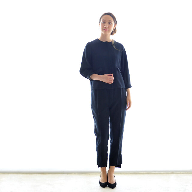 モデル:164cm / 46kg
color : navy / size : 36(S)