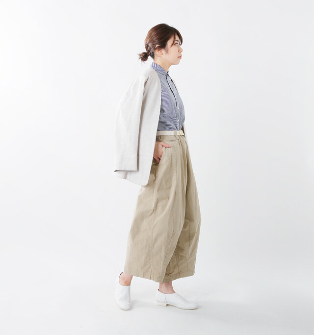model hikari:165cm / 48kg
color : white / size : 5.5(約24.0cm)