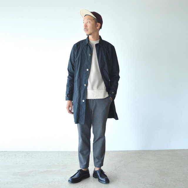 モデル:180cm / 72kg
color : sumikuro / size : 3(Men's L)
豊富なサイズ展開とユニセックスなデザインで男性の方にもおすすめ。
日常に心地よく溶け込む、ワーク感漂うアイテムです。