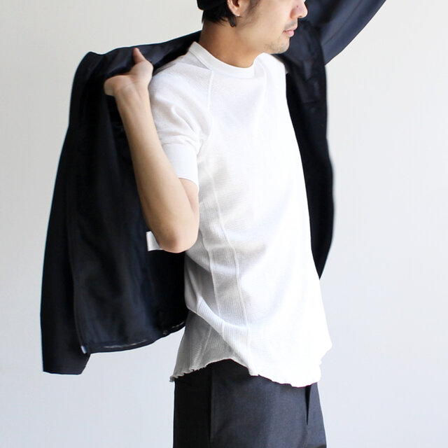 ホワイト / M 着用、モデル身長:176cm、体重:60kg