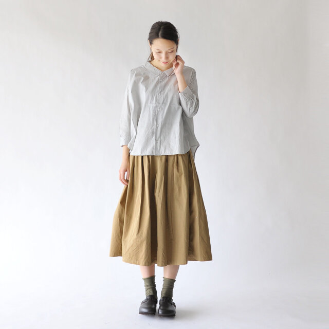 モデル:164cm / 49kg
color : beige(col.301) / size : 0(S)