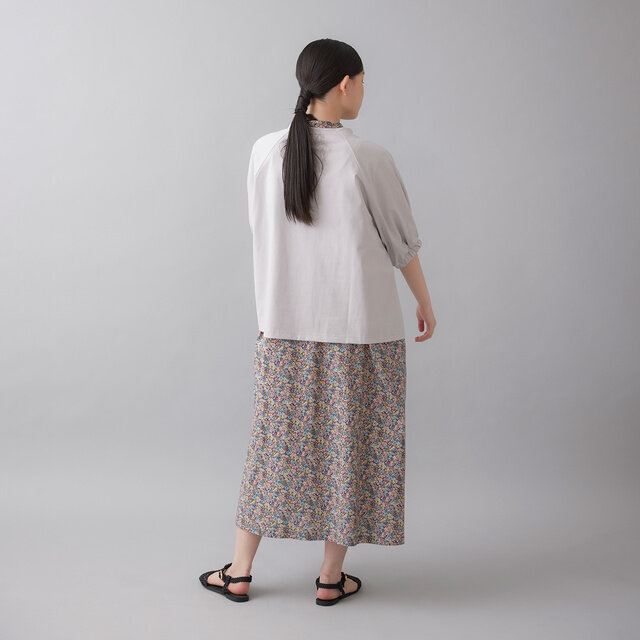 レイヤードしても軽やかにまとまります。