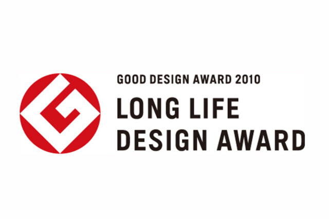 グッドデザイン賞の中にあるロングライフデザイン賞。
これは１０年以上前にグッドデザイン賞を受賞した商品の中から、10年以上継続的に提供され、
尚且つユーザーの支持を得ている商品に与えられる賞なんです。
そんな賞を受賞しているオムニウッティ。
1993年の発売以来、本当に長く愛され続けている多機能なバケツです。