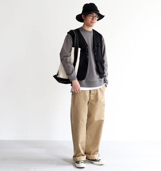 グレー / 3 着用、モデル身長:180cm、体重:60kg
シンプルなデザインですので、男性の方にもおすすめですよ。