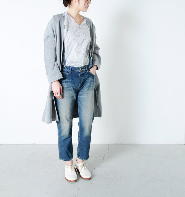 model yama:167cm / 49kg
color : used / size : 02
キレイなシルエットですので、どんなスタイルにも合わせやすくなっています。