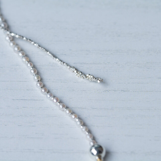 フックは輪になっており、輪には外れにくいねじれのくせがついてます。