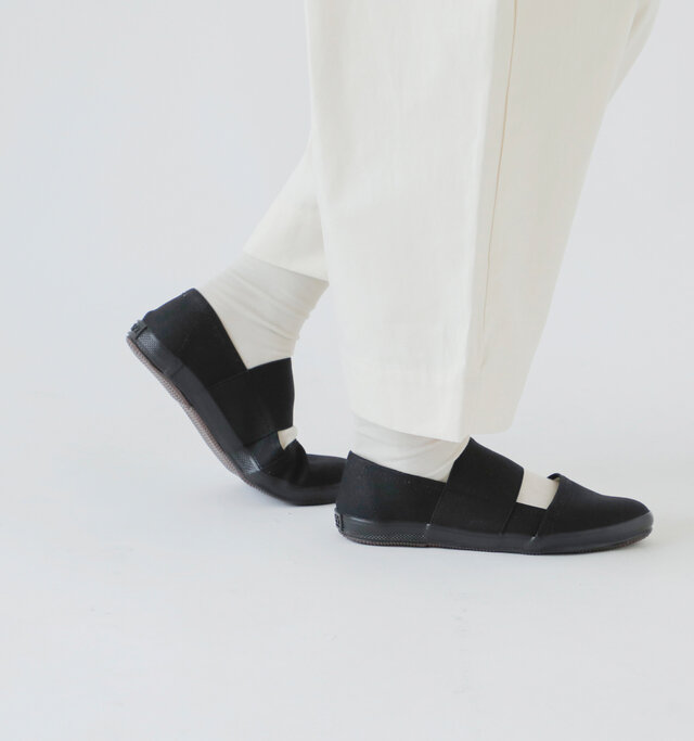 しなやかに反る