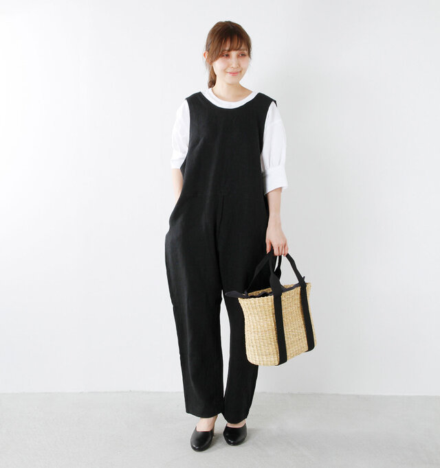 model yama:167cm / 49kg
color : black / size : 38
オーバサイズでもルーズ過ぎず、きれいめに着こなせます♪