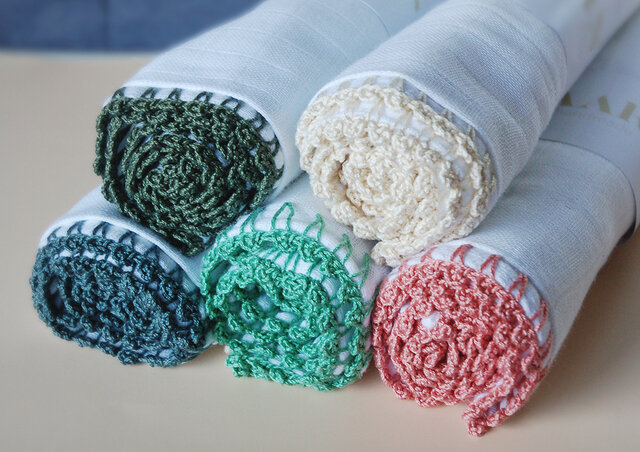 かぎ針編み部分はほんのり光沢があり、上品な印象です。