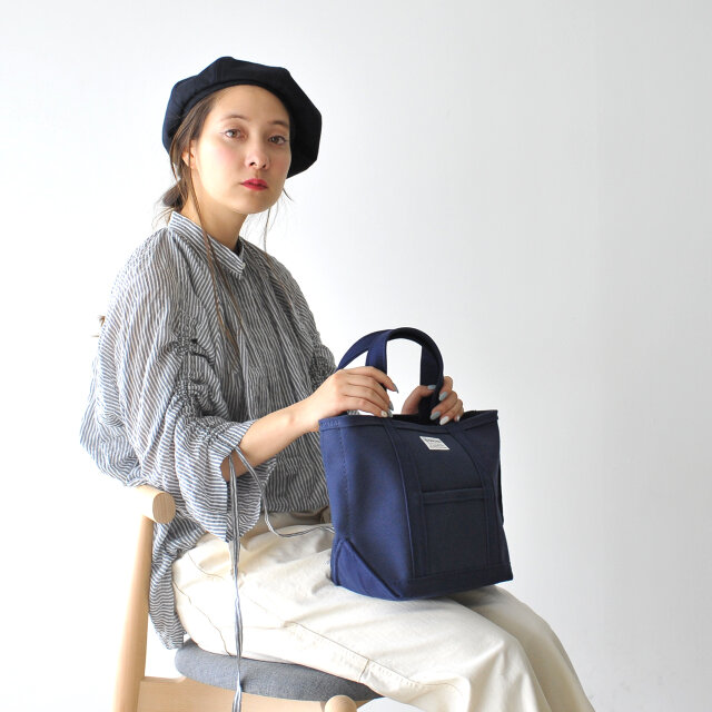 color : navy×navy