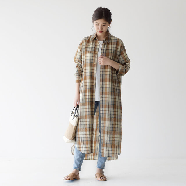 モデル: 157cm / 47kg
color:airy clear saxe / size:25(M)