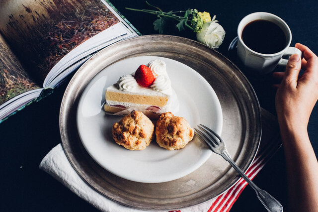 ■デザートプレート
ケーキとスコーンがちょうどのるサイズ。美味しいスイーツを買ったら、チボリのお皿でティータイム。まるでカフェのよう。
