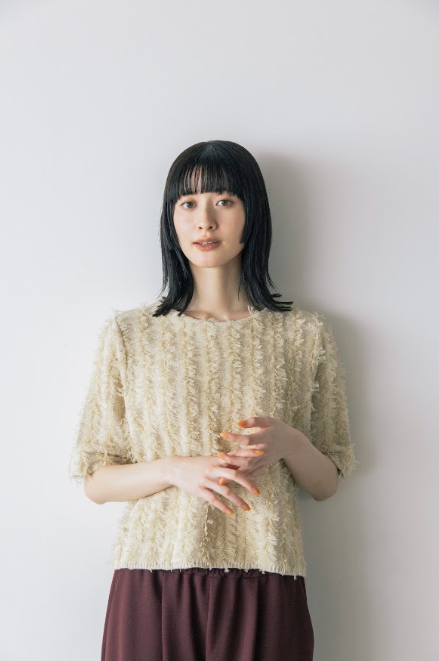 今から使いやすい袖丈アイテム!シャギーが華やかな一枚です☺