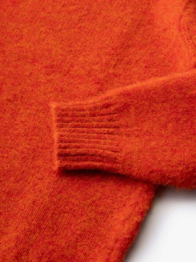 ウール用ブラシなどでお手入れしながら、長くご愛用いただきたい1着です。