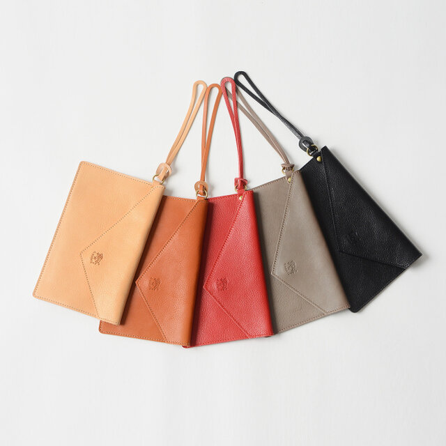 カラーは全5色展開。
カラーごとに色の馴染み方や日焼けの仕方も異なり、それぞれに違った経年変化を楽しむことができます。