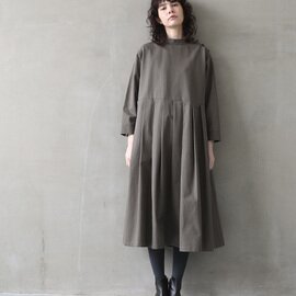 Mochi｜hight neck tuck dress [dark moss green]