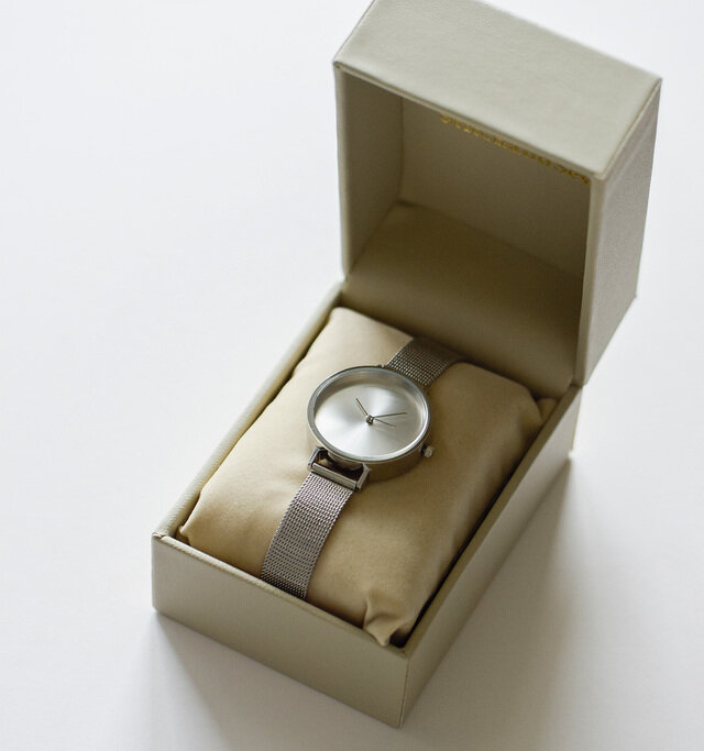 アイテムは高級感のあるボックスに入れてお届け。
使わないときは大切に保管ができ、プレゼントとしてもおすすめです。