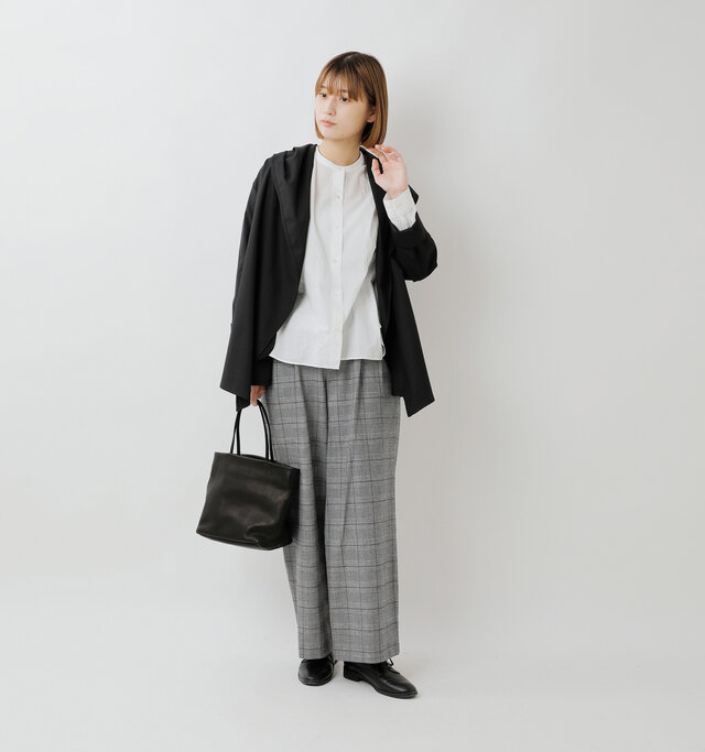model ai:166cm / 47kg
color : off×black / size : 36