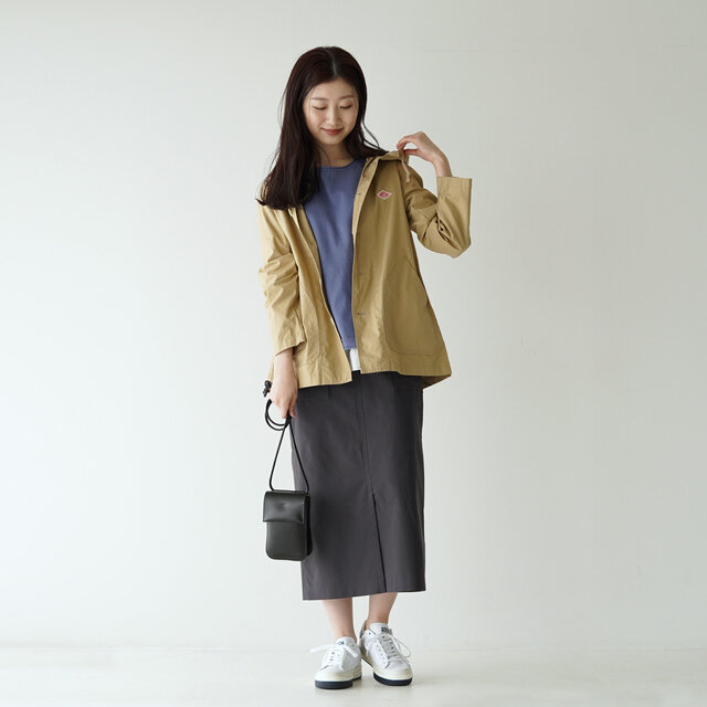 モデル:166cm / 47kg
color : tan / size : 34(レディースS)